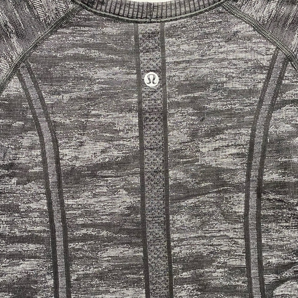 Lululemon Swiftly Tech Short Sleeved Crew